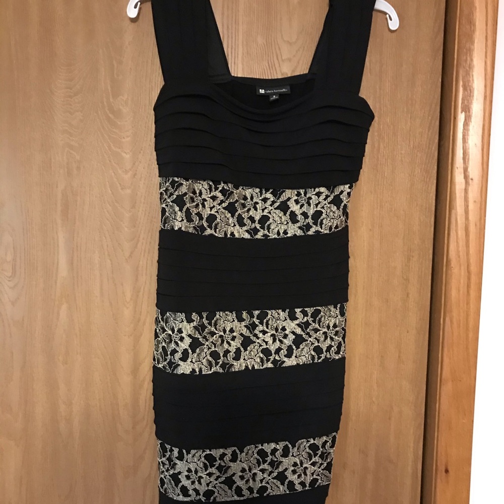 Black sleeveless design dress